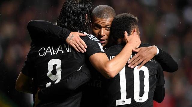 [国内足球]冯劲角球开出 李圣龙头球扩大比分