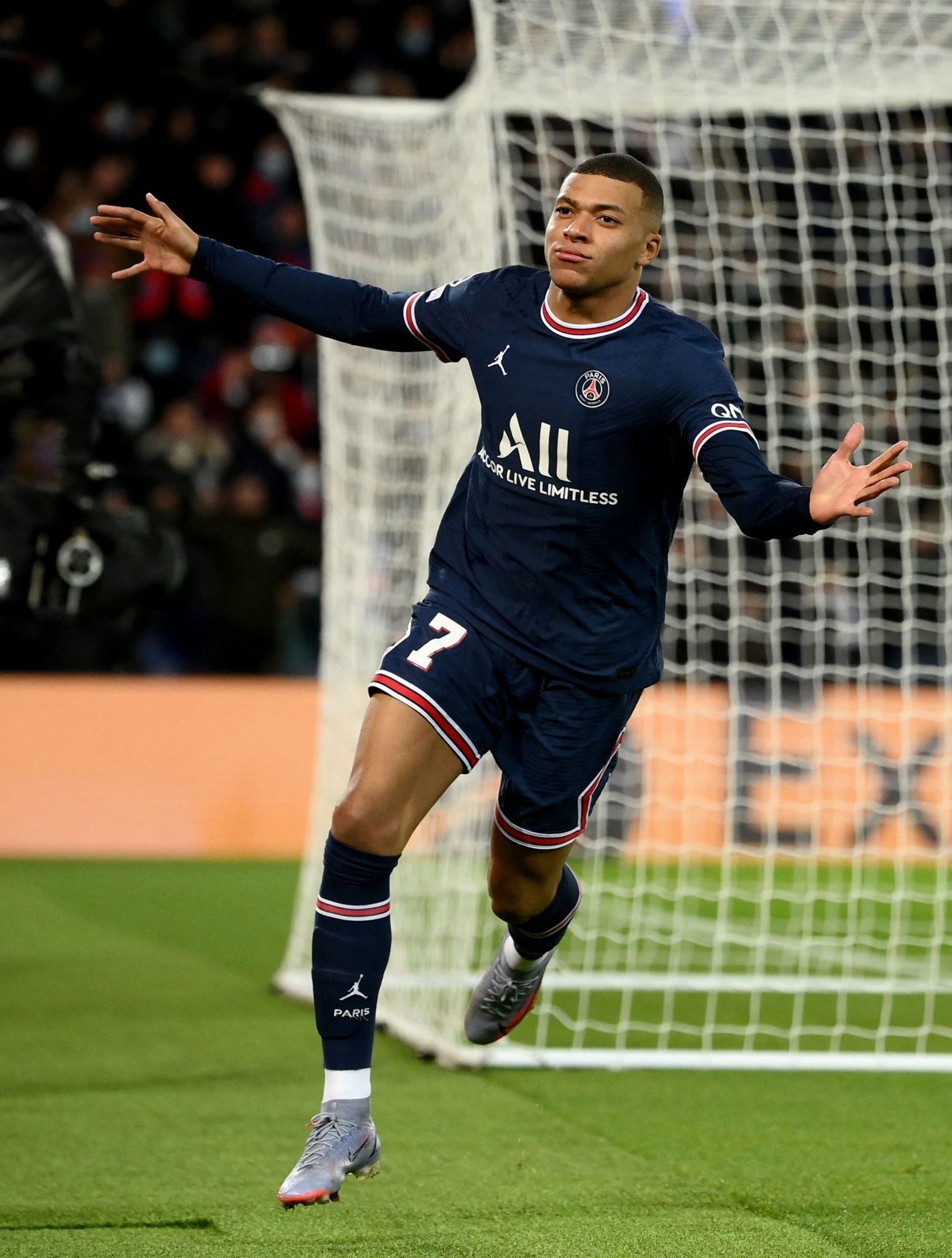 巴萨敲定租入坎塞洛